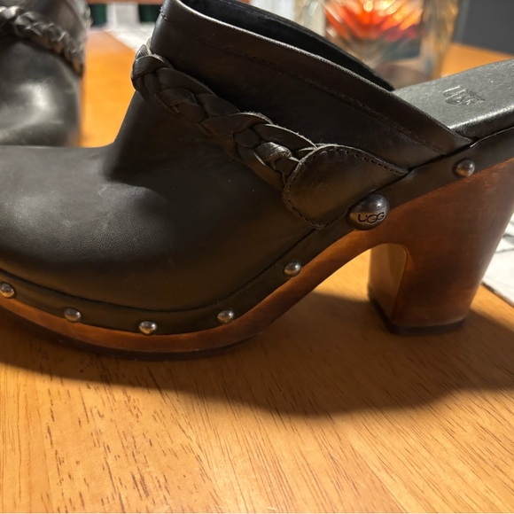 Women’s UGG clogs - Picture 5 of 6
